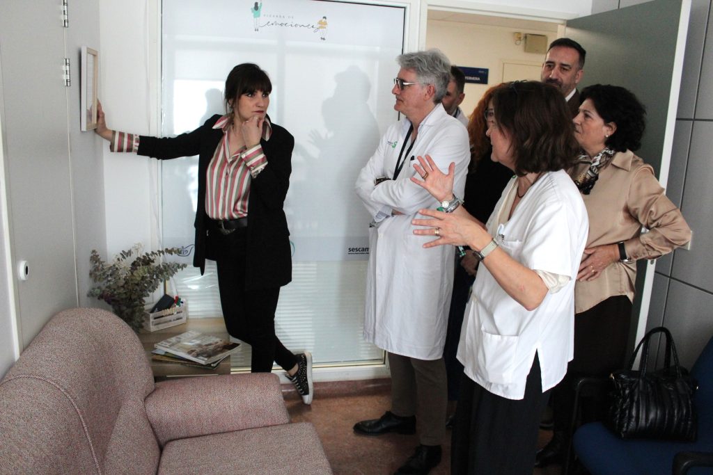 Rozalén amadrina un nuevo proyecto de la Unidad de Paliativos del Hospital de Albacete  