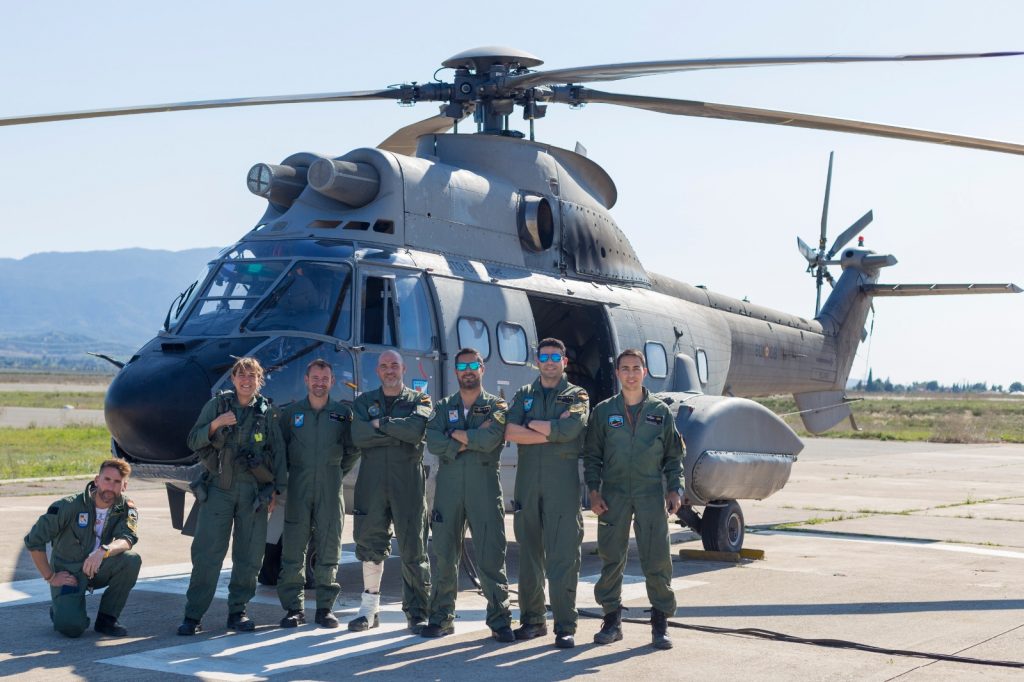 Con la tripulación SAR en un apoyo a la EZAPAC en Alcantarilla (Murcia), en 2021.