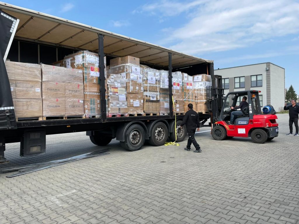 Llegan las 16 toneladas de material sanitario donado a Ucrania | CGE