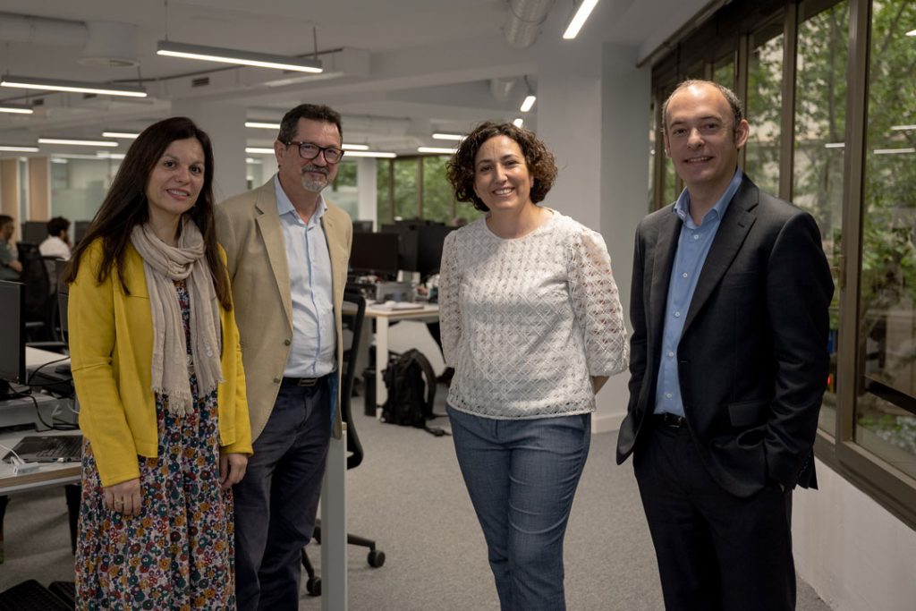 De izquierda a derecha, Maria Vidal, Miguel Gil, Cristina Saura y Aleix Prat, co-autores del estudio (Foto: Francisco Avia) | Hospital Clínic.