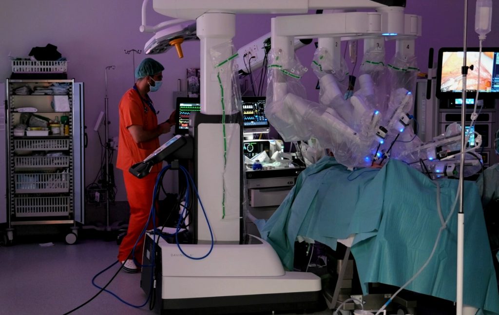 El Hospital Gregorio Marañón comienza a utilizar el robot Da Vinci en cirugías torácicas 