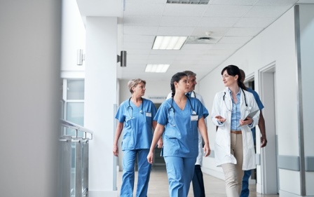 Critican la discriminación en puestos de dirección sanitaria que sufren los enfermeros 