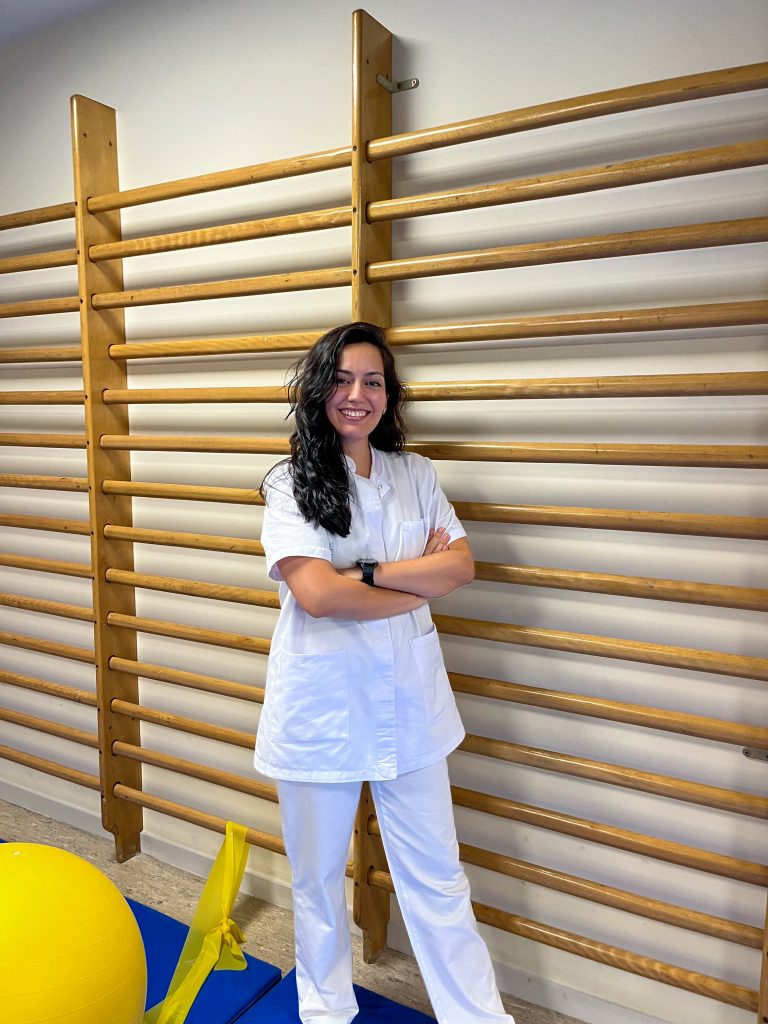 Isabel Terrazas compagina la Enfermería con la Fisioterapia
