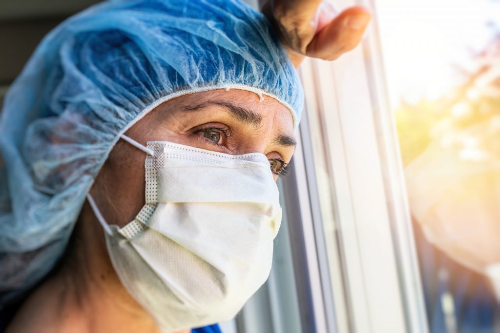 SATSE critica las condiciones laborables de las enfermeras: "Menos años de vida, más riesgos y siguen sin poder jubilarse anticipadamente"