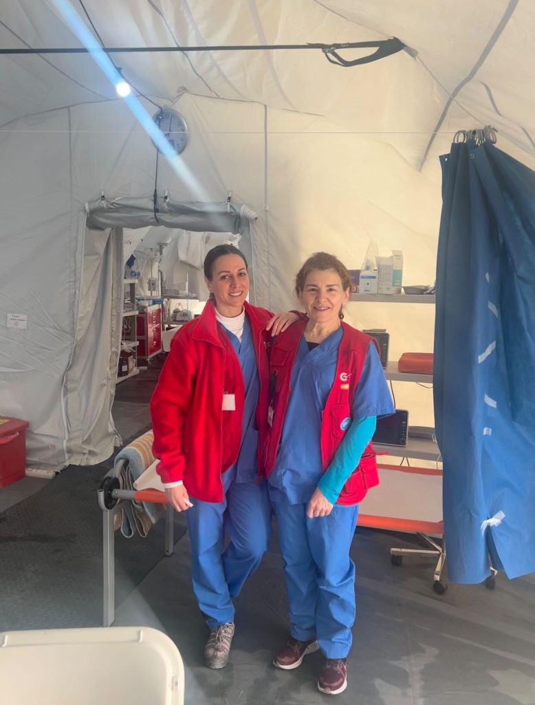 Entregan la Cruz del Mérito Civil a dos enfermeras por su labor humanitaria tras los terremotos de Turquía  