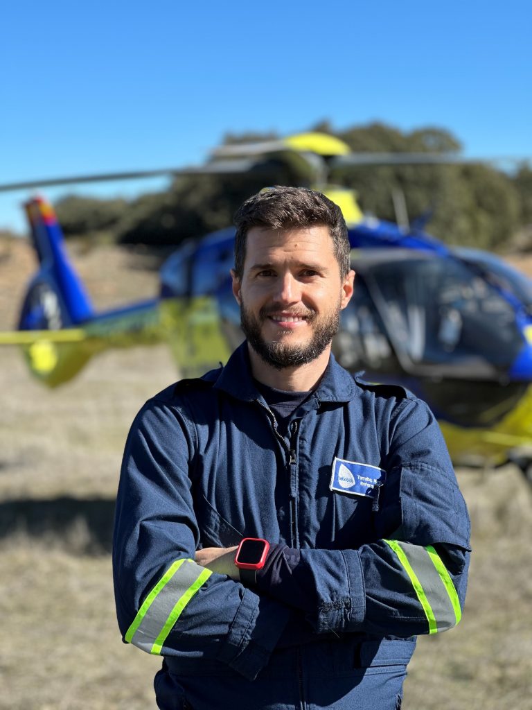 Martín Torralba es enfermero en helicóptero
