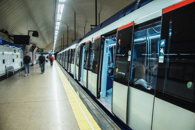 Piden 8 años de cárcel para el hombre que agredió a un enfermero en el metro de Madrid.