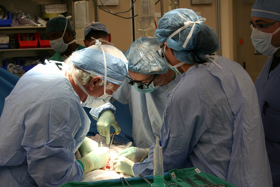 El Hospital La Paz opera a una paciente despierta para cortar el foco de la epilepsia | Foto: iStock