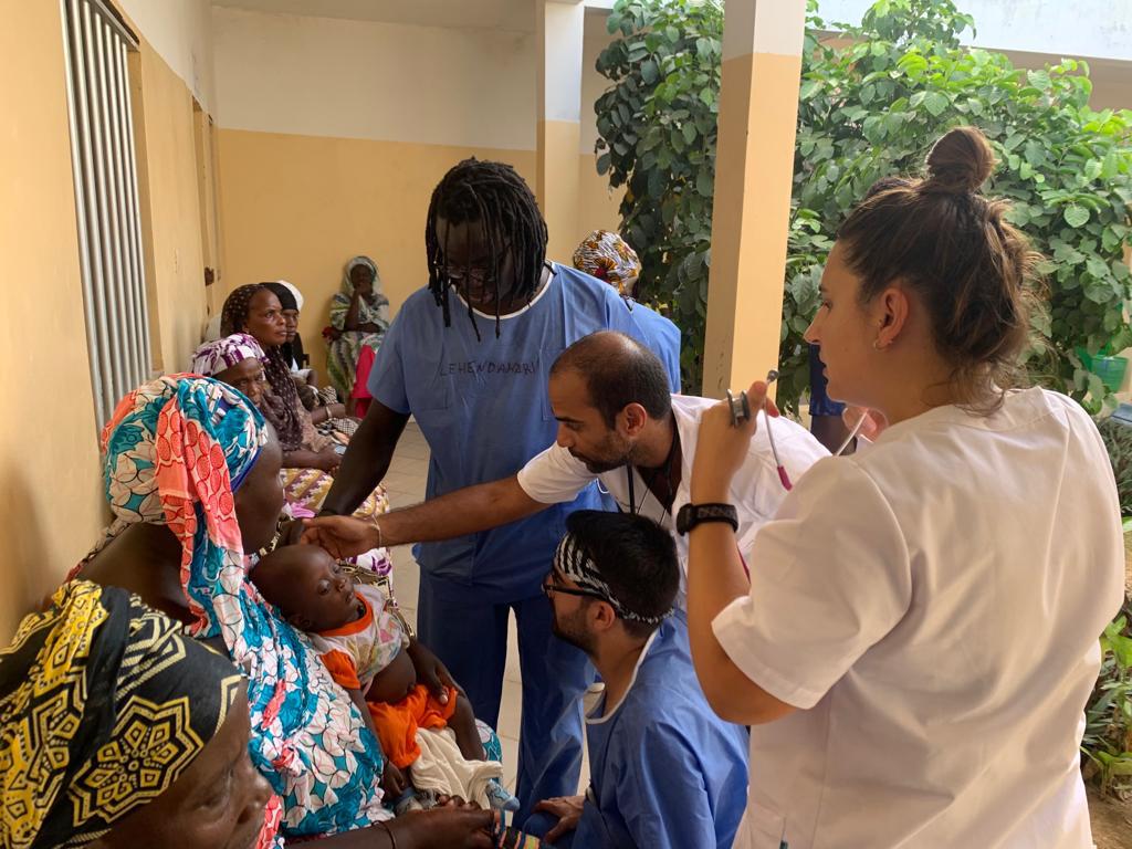Mbaye en su regreso como sanitario a Senegal 